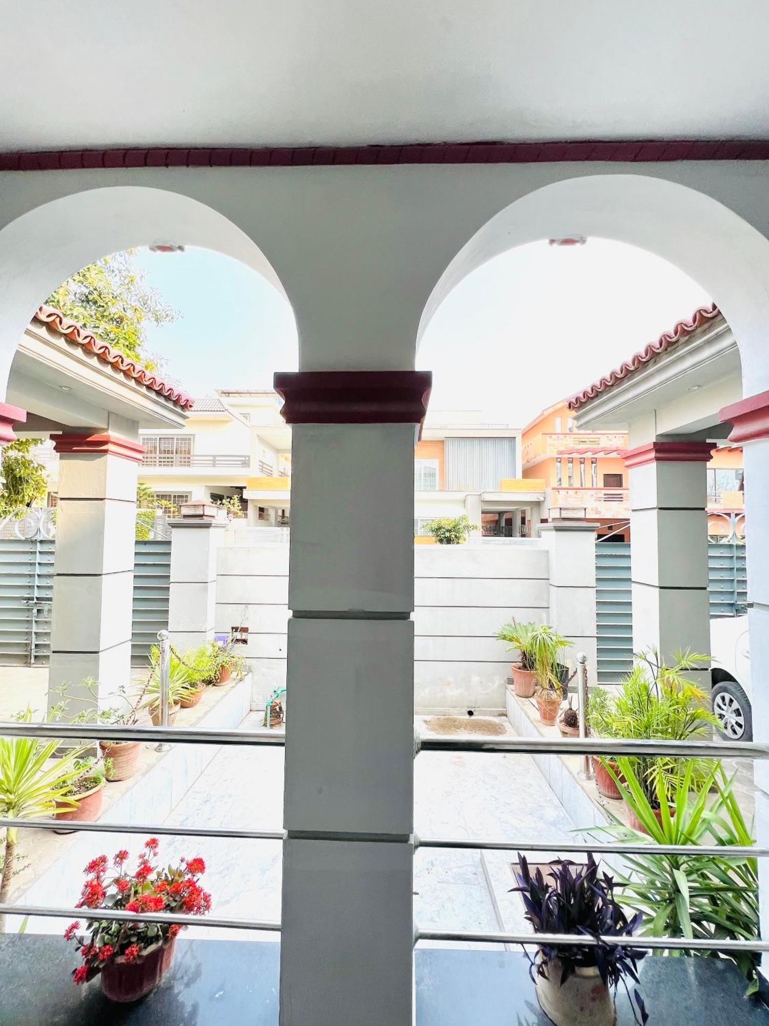 Imperial Lodges Family Guest House Islamabad Ngoại thất bức ảnh
